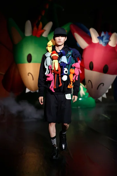 Look 25